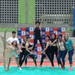 Estudantes do Campus Caruaru que realizaram apresentação cultural durante a abertura do Jogos. A diretora-geral, Elaine Rocha, e a professora Vilma Canazart também estão na foto.