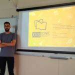 Estudante José Roberto de Almeida durante apresentação do relatório de pesquisa.
