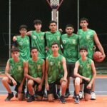 Equipe masculina do Campus Caruaru da modalidade basquetebol, na quadra de basquetebol.