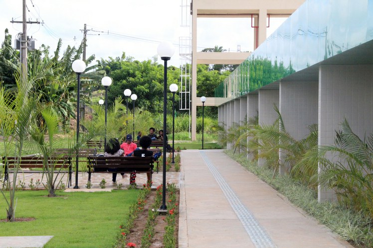 Praça Biblioteca.jpg