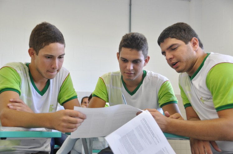 Estudantes em aula.JPG